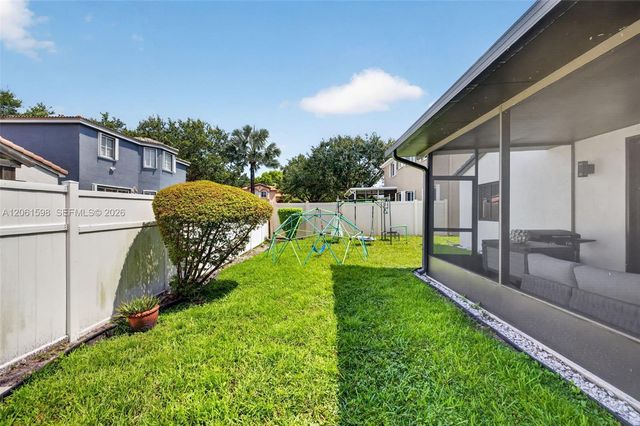 1603 E Harmony Lake Cir, Davie, FL 33324