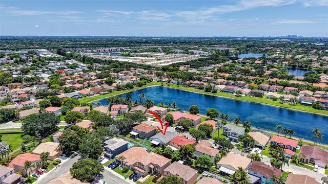 1603 E Harmony Lake Cir, Davie, FL 33324