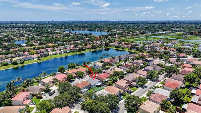 1603 E Harmony Lake Cir, Davie, FL 33324