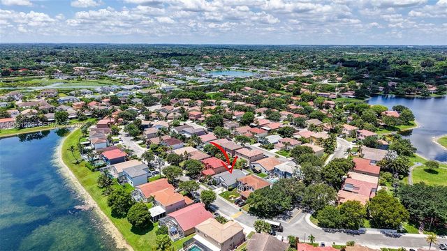 1603 E Harmony Lake Cir, Davie, FL 33324
