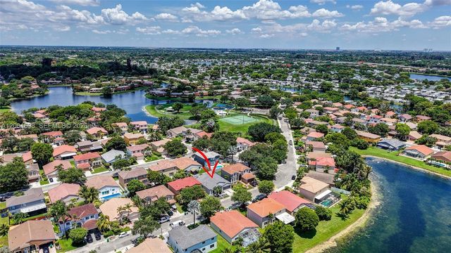 1603 E Harmony Lake Cir, Davie, FL 33324