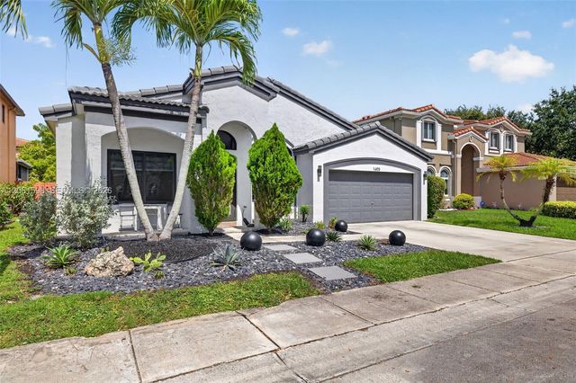 1603 E Harmony Lake Cir, Davie, FL 33324