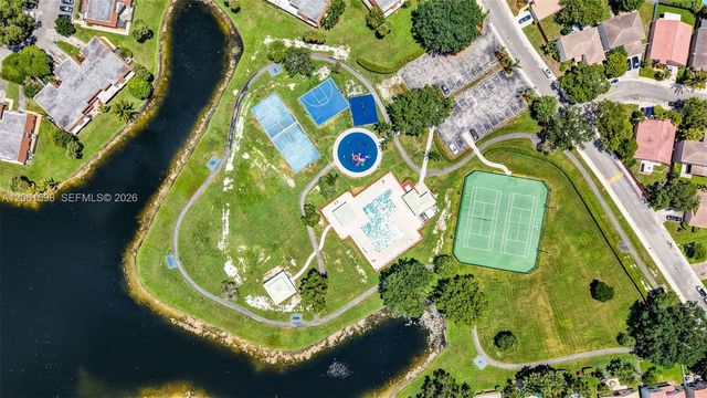 1603 E Harmony Lake Cir, Davie, FL 33324