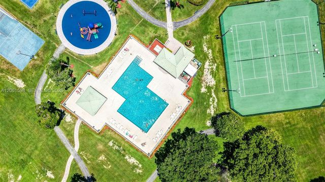 1603 E Harmony Lake Cir, Davie, FL 33324