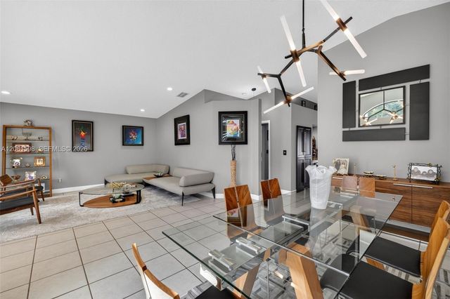 1603 E Harmony Lake Cir, Davie, FL 33324