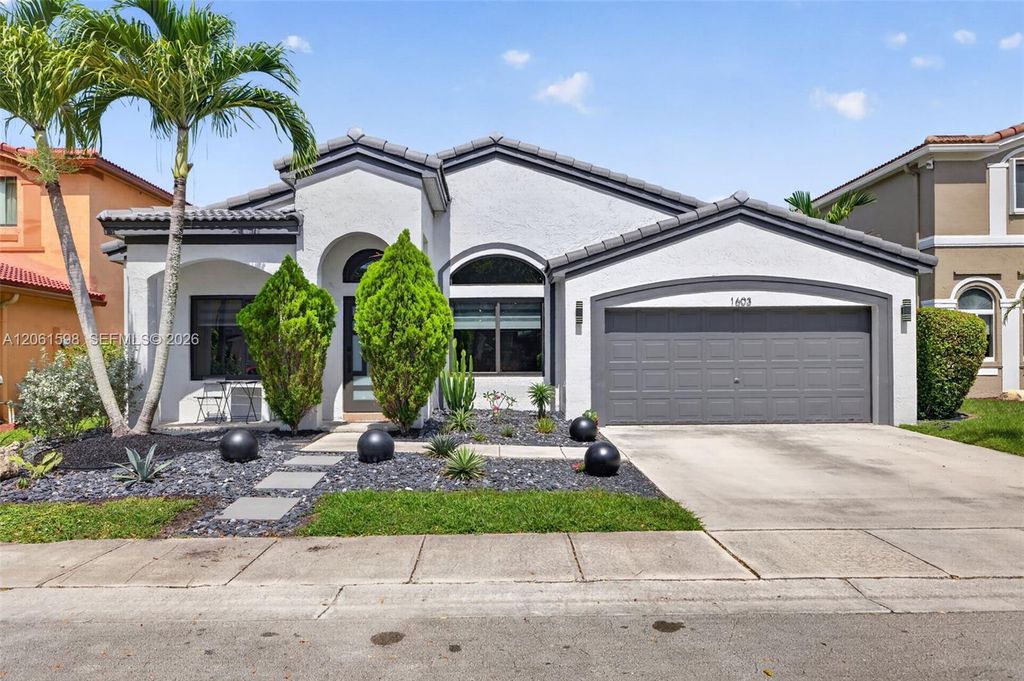 1603 E Harmony Lake Cir, Davie, FL 33324