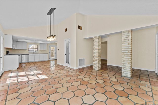 8514 Oak Fence, San Antonio, TX 78251