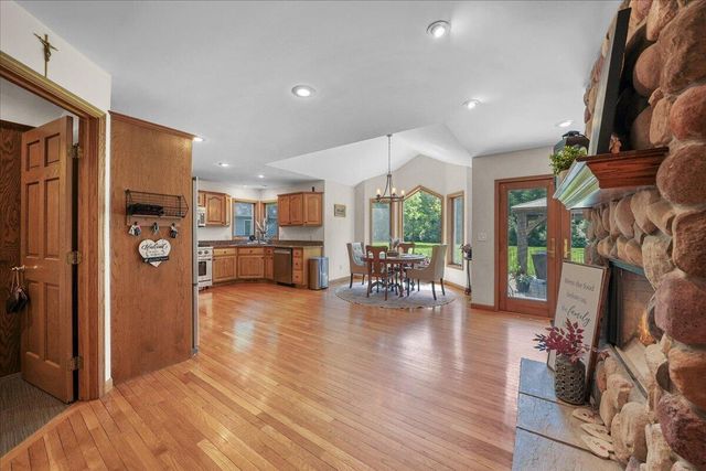 8835 S Lilac Street, Demotte, IN 46310