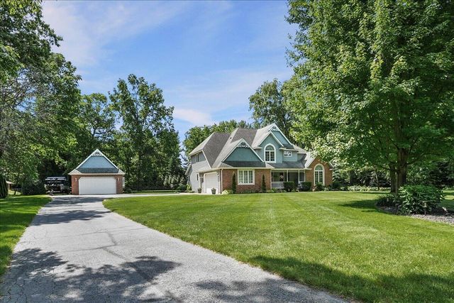 8835 S Lilac Street, Demotte, IN 46310