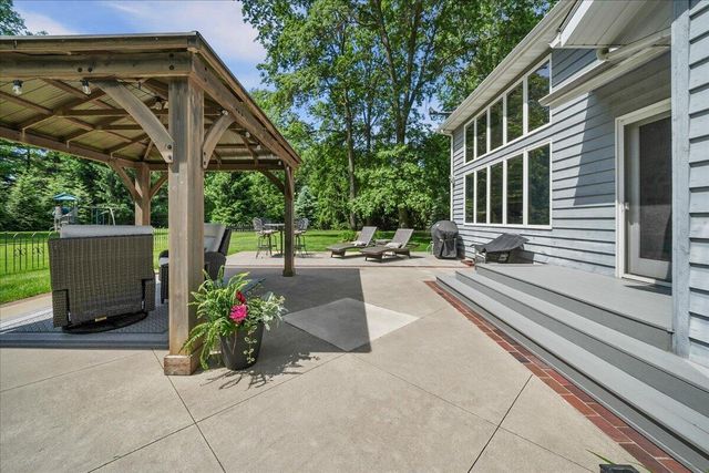 8835 S Lilac Street, Demotte, IN 46310