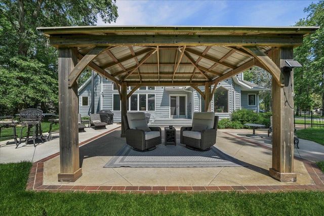8835 S Lilac Street, Demotte, IN 46310