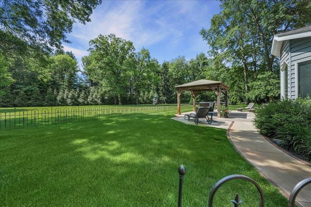 8835 S Lilac Street, Demotte, IN 46310