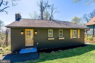 70 ARROWOOD RD, Linden, VA 22642
