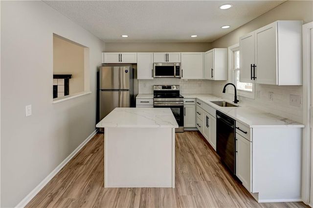 208 NE 80TH Street, Kansas City, MO 64118