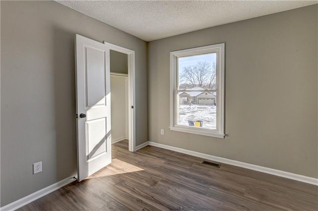 208 NE 80TH Street, Kansas City, MO 64118