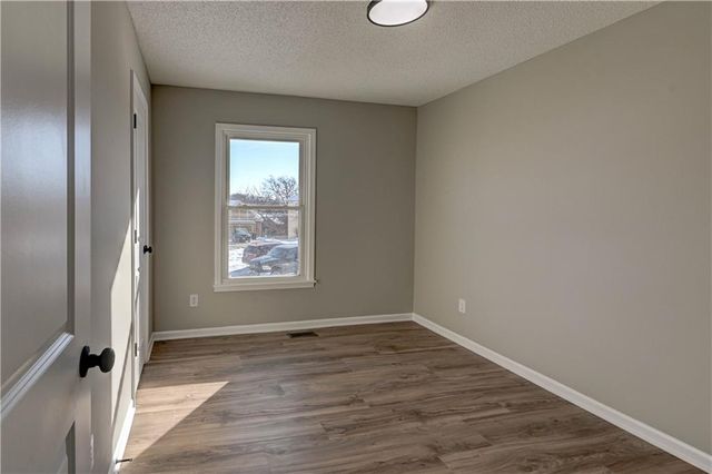 208 NE 80TH Street, Kansas City, MO 64118