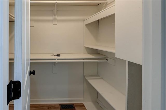 208 NE 80TH Street, Kansas City, MO 64118