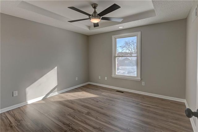 208 NE 80TH Street, Kansas City, MO 64118