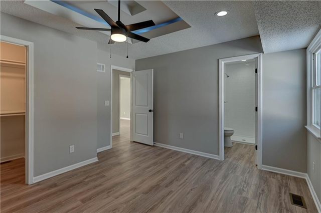 208 NE 80TH Street, Kansas City, MO 64118