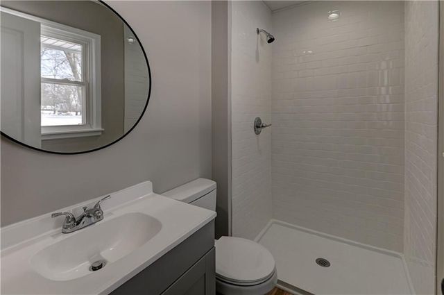 208 NE 80TH Street, Kansas City, MO 64118