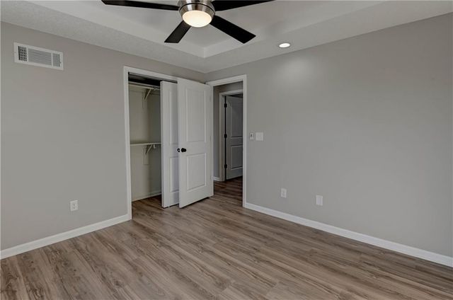 208 NE 80TH Street, Kansas City, MO 64118