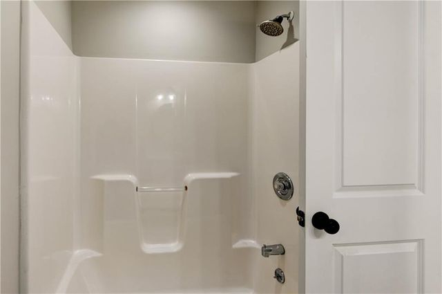 208 NE 80TH Street, Kansas City, MO 64118