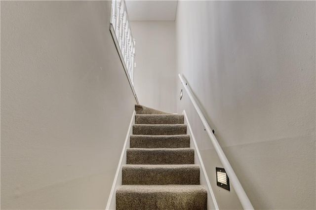 208 NE 80TH Street, Kansas City, MO 64118