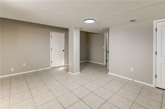 208 NE 80TH Street, Kansas City, MO 64118