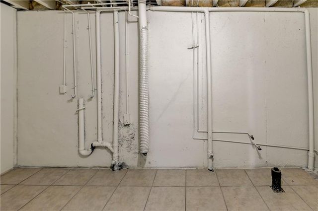 208 NE 80TH Street, Kansas City, MO 64118