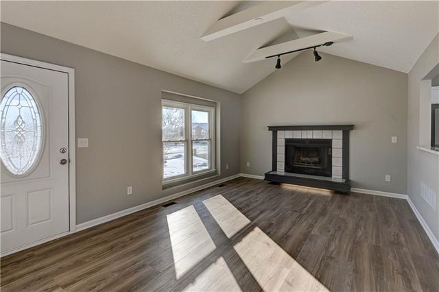 208 NE 80TH Street, Kansas City, MO 64118