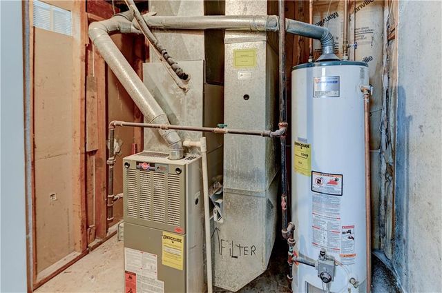 208 NE 80TH Street, Kansas City, MO 64118