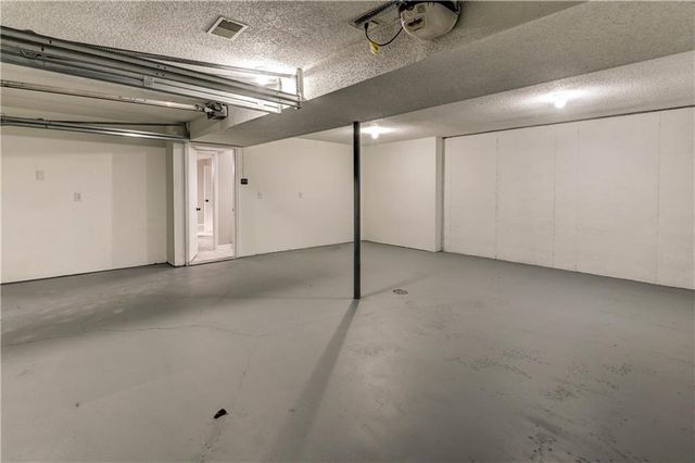 208 NE 80TH Street, Kansas City, MO 64118