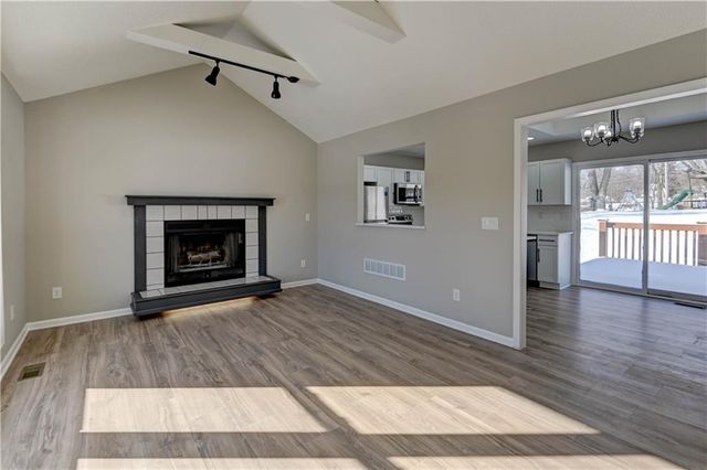 208 NE 80TH Street, Kansas City, MO 64118