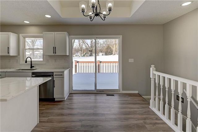 208 NE 80TH Street, Kansas City, MO 64118