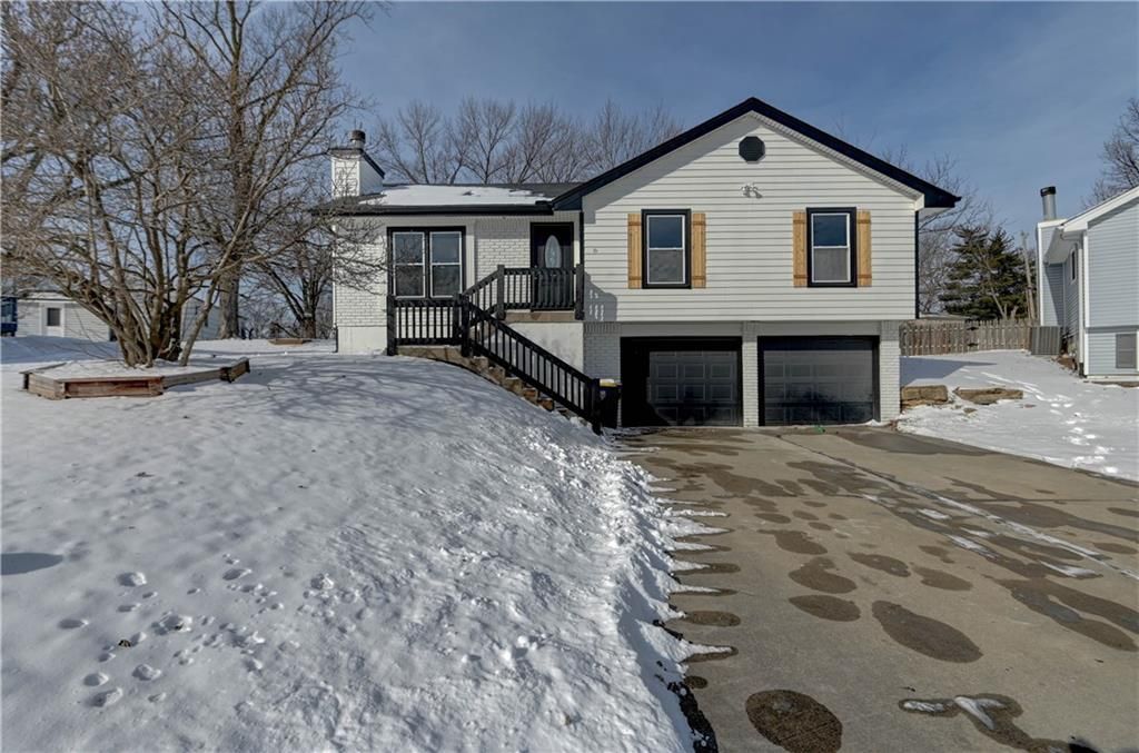 208 NE 80TH Street, Kansas City, MO 64118