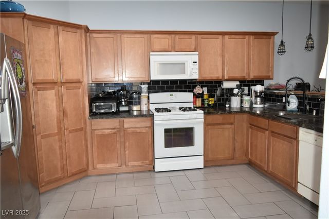 8964 Lily Touchstone Court, Las Vegas, NV 89148