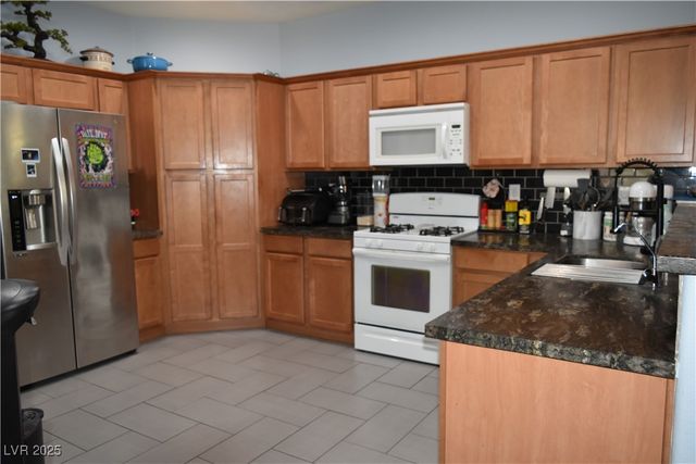 8964 Lily Touchstone Court, Las Vegas, NV 89148