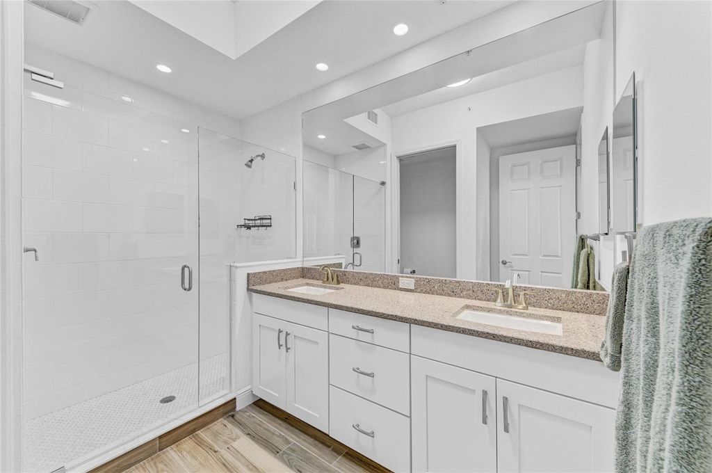 Image 27 of property listing at 10530 BOARDWALK LOOP 202, Bradenton, FL 34202