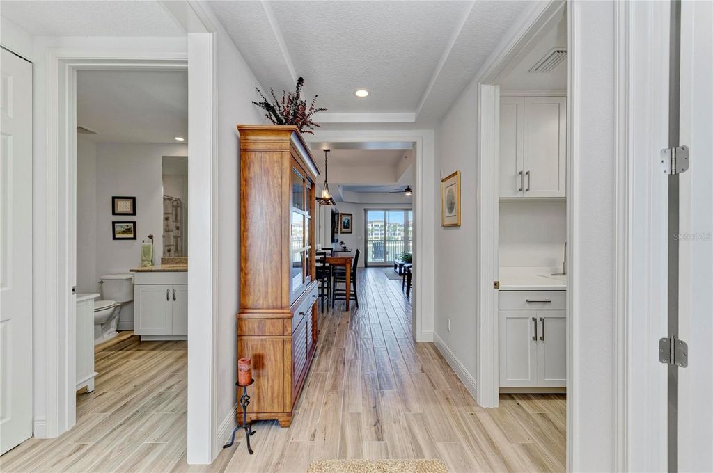 Image 10 of property listing at 10530 BOARDWALK LOOP 202, Bradenton, FL 34202