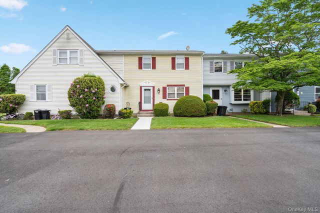7 Merrimac Court, Coram, NY 11727