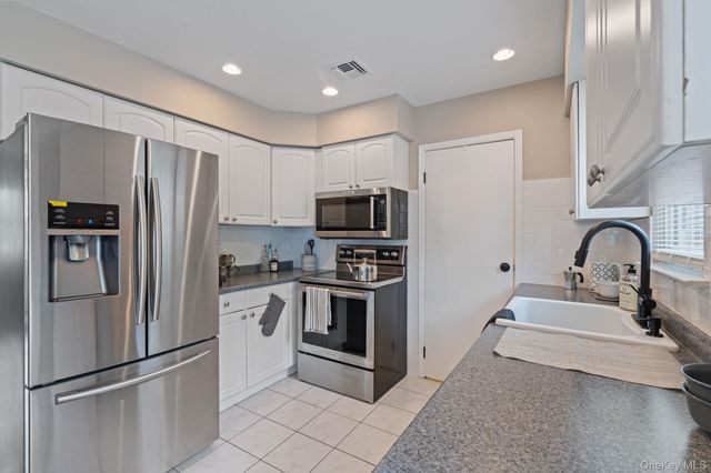 7 Merrimac Court, Coram, NY 11727
