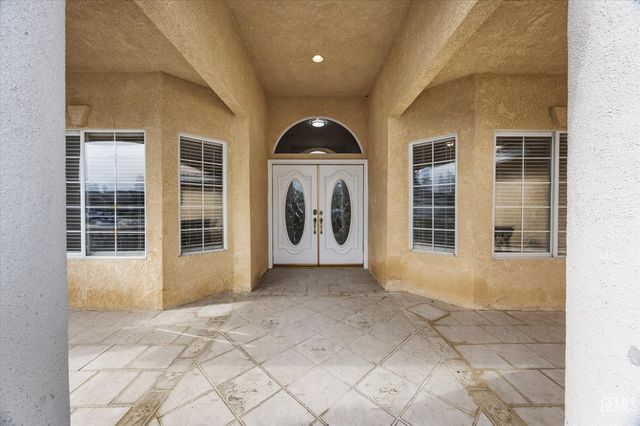 8119 Willoughby Court, Bakersfield, CA 93313