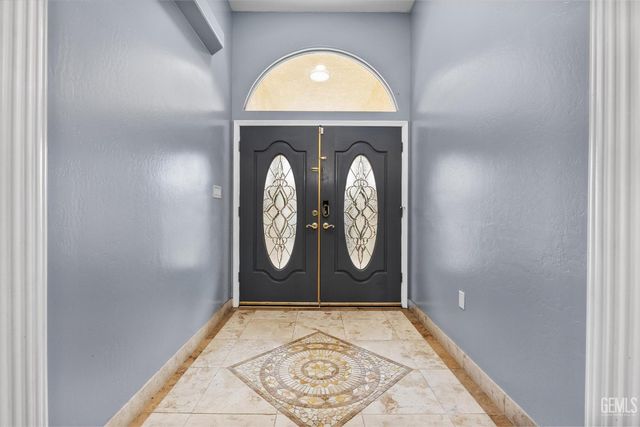 8119 Willoughby Court, Bakersfield, CA 93313