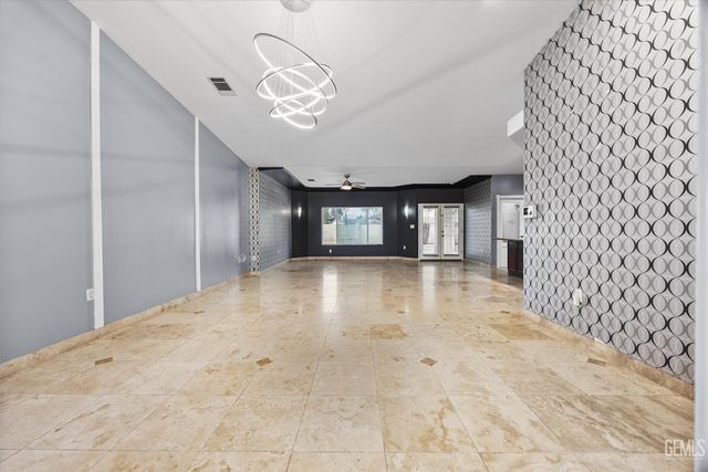 8119 Willoughby Court, Bakersfield, CA 93313