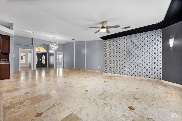 8119 Willoughby Court, Bakersfield, CA 93313