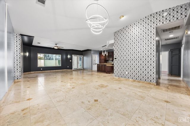 8119 Willoughby Court, Bakersfield, CA 93313