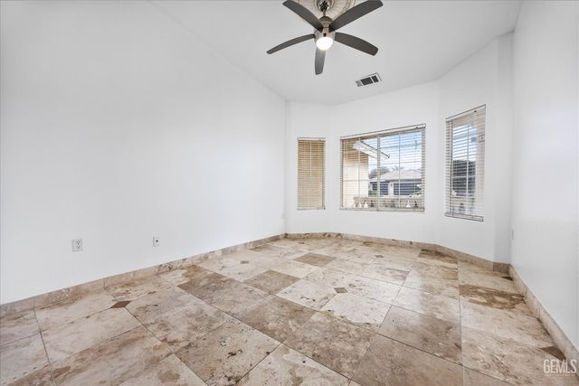 8119 Willoughby Court, Bakersfield, CA 93313