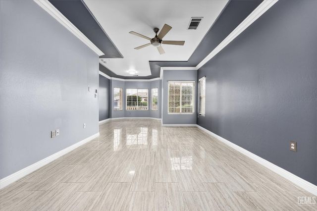 8119 Willoughby Court, Bakersfield, CA 93313