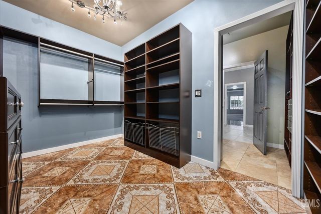 8119 Willoughby Court, Bakersfield, CA 93313