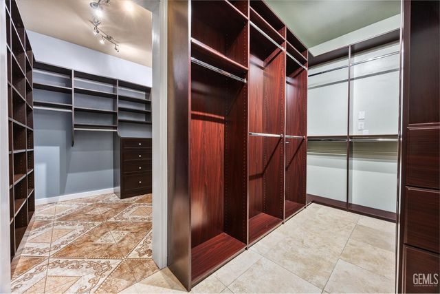 8119 Willoughby Court, Bakersfield, CA 93313